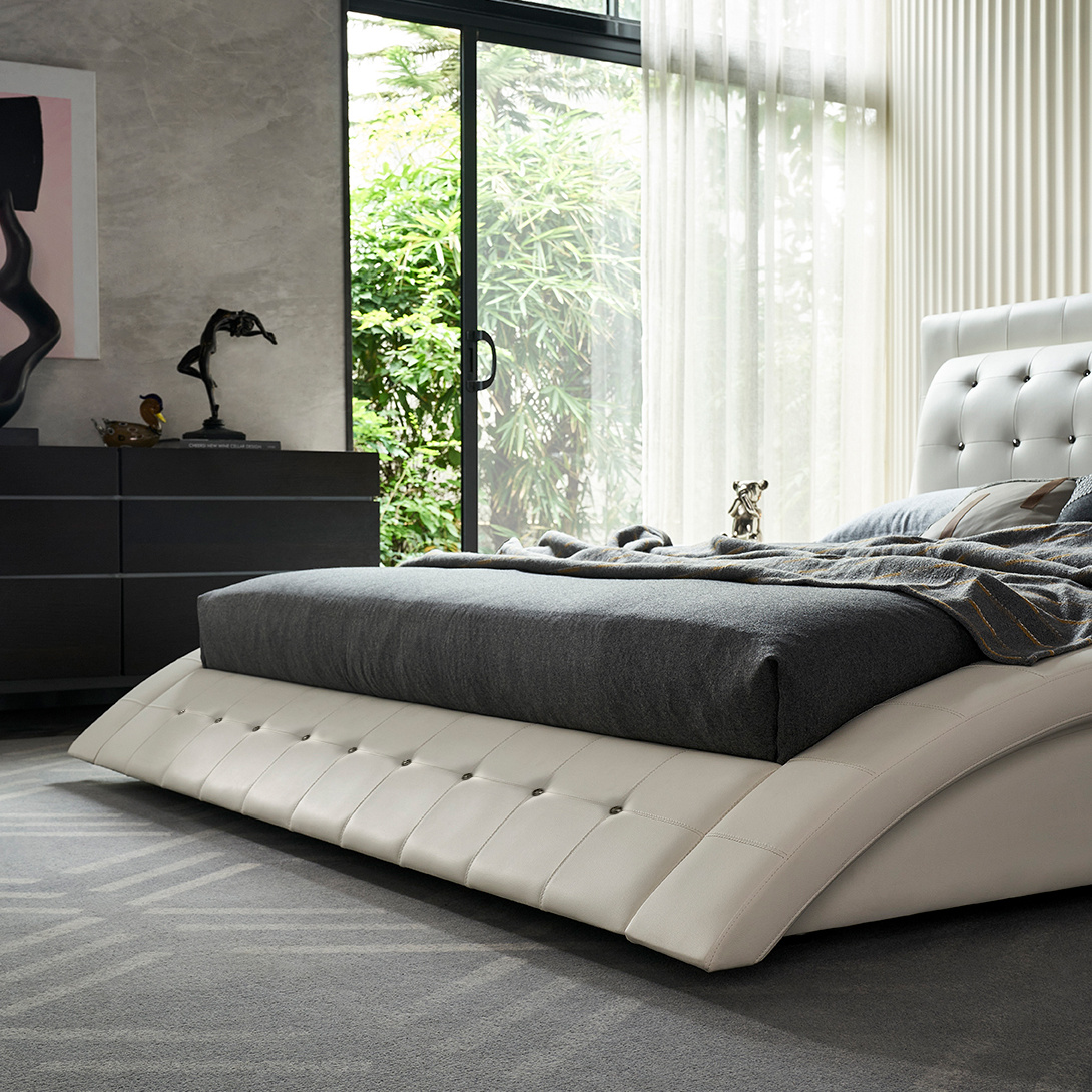 St. Tropez 180x200 Weiss MIT DIAMOND - 2.jpg Doppelbett – Design Polsterbett St. Tropez in Weiß mit Kristallen