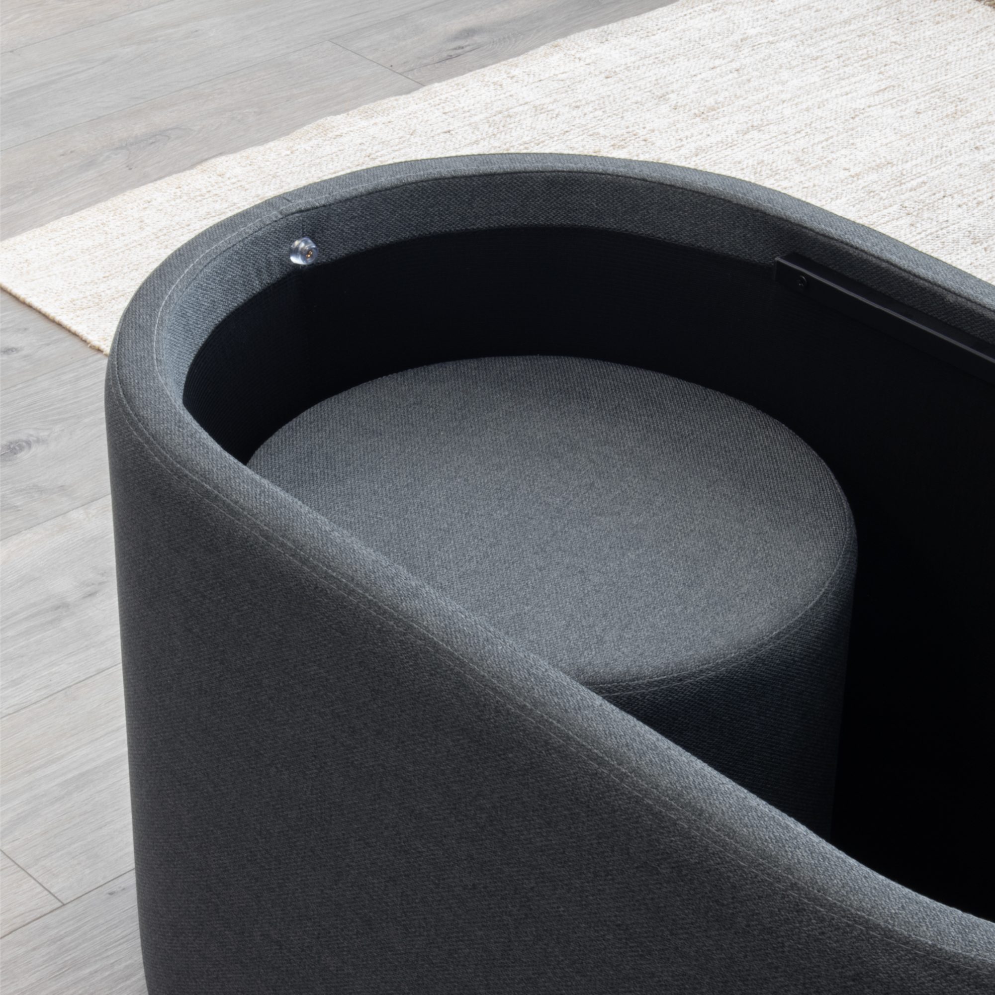 Couchtisch GIGLIO mit 2 Sitzmodulen | Schwarze Tischplatte und gepolsterte Struktur