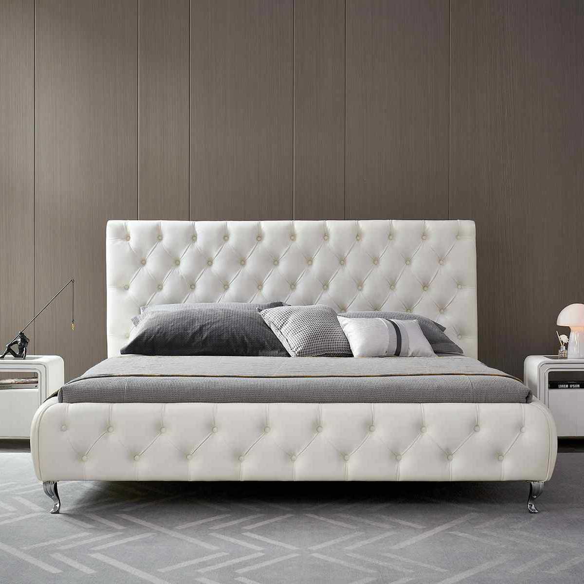 Design Polsterbett Amour in Weiß mit Lederknöpfen Amour – Design Polsterbett in Weiß mit Lederknöpfen