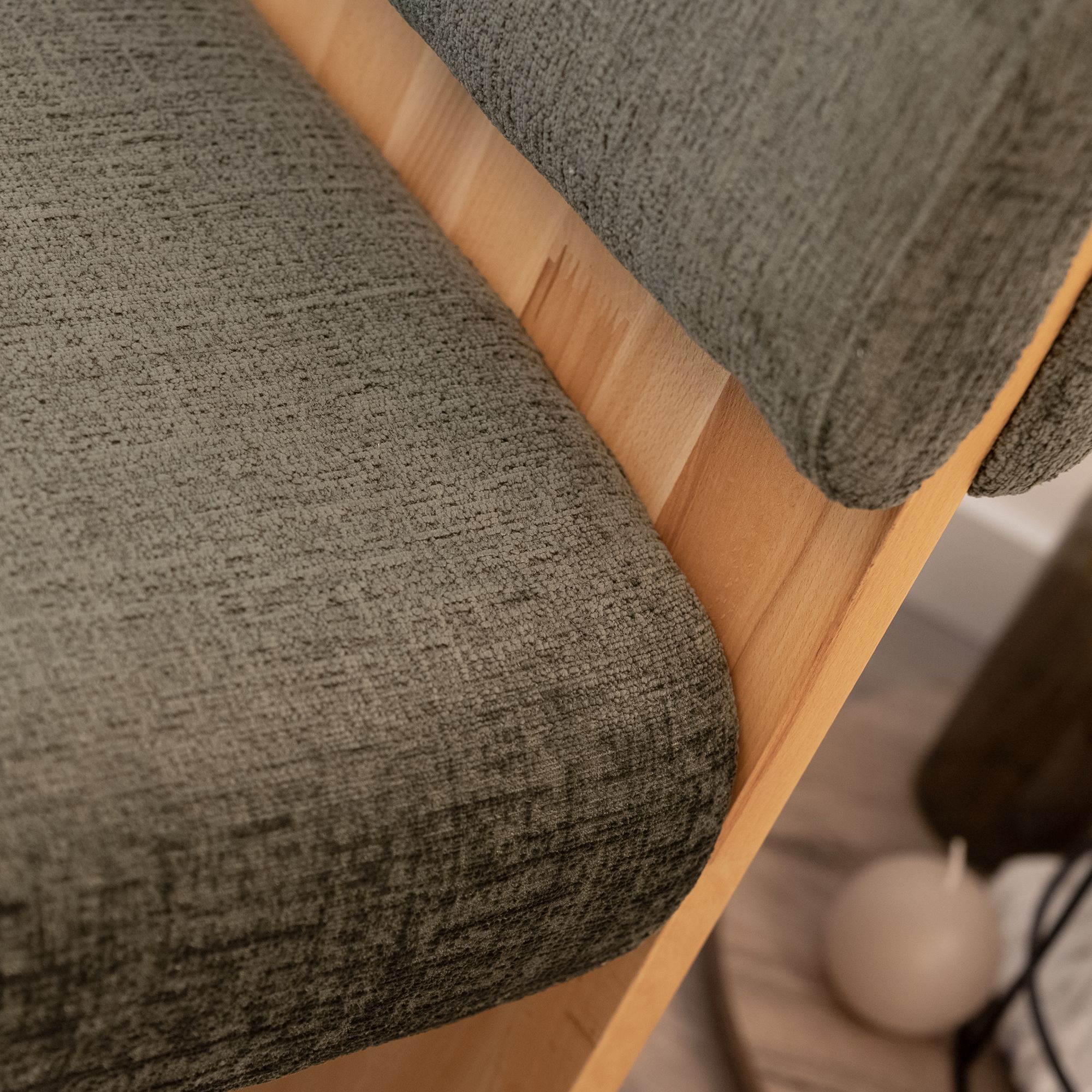 Skandinavischer Sessel Leah Olivgrün – Massivholz Birke, gemütlich & nachhaltig Skandinavischer Sessel Leah Olivgrün – Massivholz Birke, gemütlich & nachhaltig