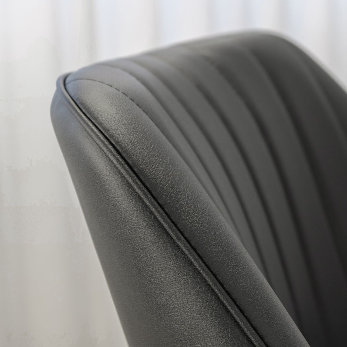 Esszimmerstuhl Wohnzimmerstuhl Dahlia Schwarz Gold aus Kunstleder Esszimmerstuhl Wohnzimmerstuhl Dahlia Schwarz Gold aus Kunstleder