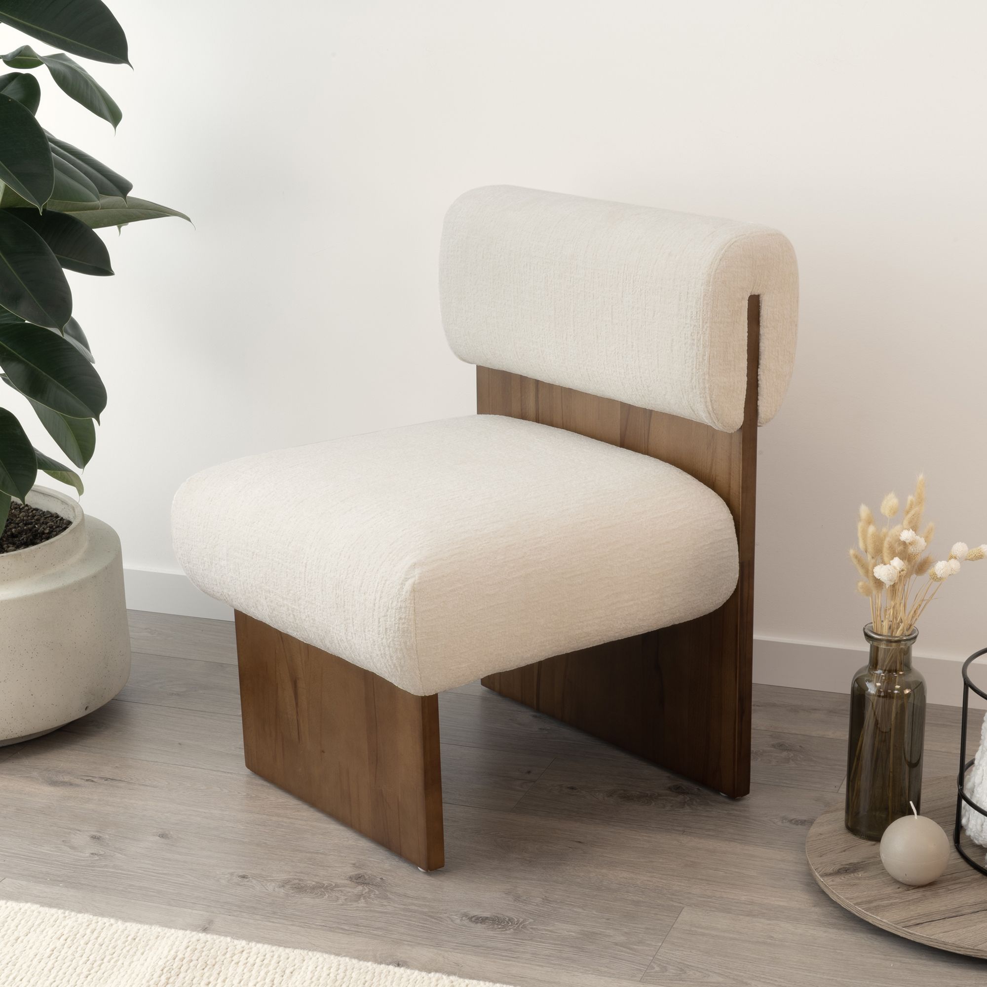 Skandinavischer Sessel Leah Beige – Massivholz Birke, gemütlich & nachhaltig