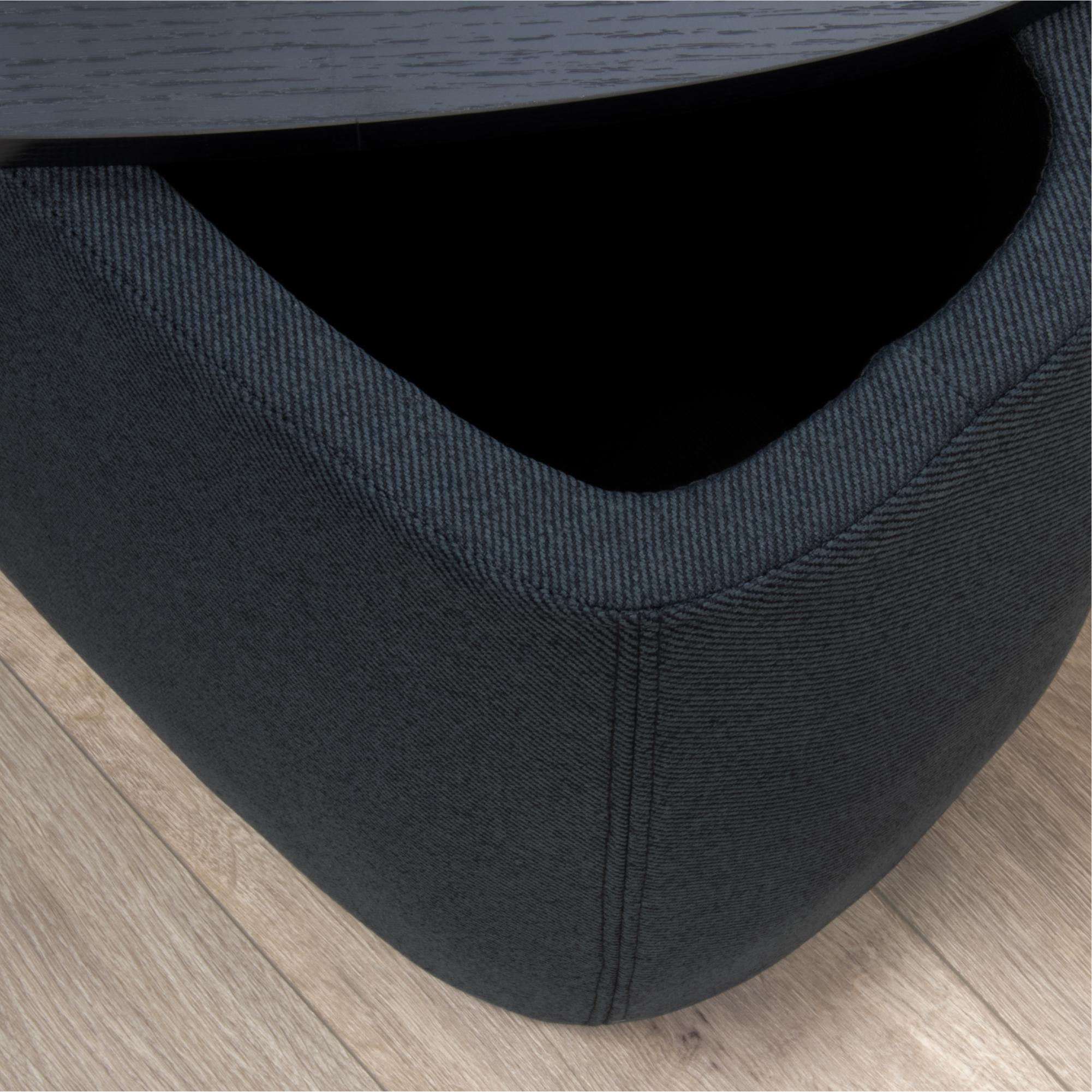 Nisami – 2er-Set Couchtische – flexibel kombinierbare Satztische mit schwarzem Stoffbezug und Holzdekor in Schwarz