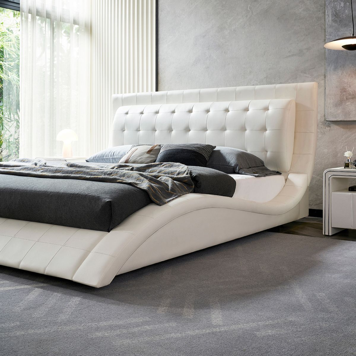 Design Polsterbett St. Tropez in Weiß mit Lederknöpfen Design Upholstered Bed St. Tropez in White with Leather Buttons