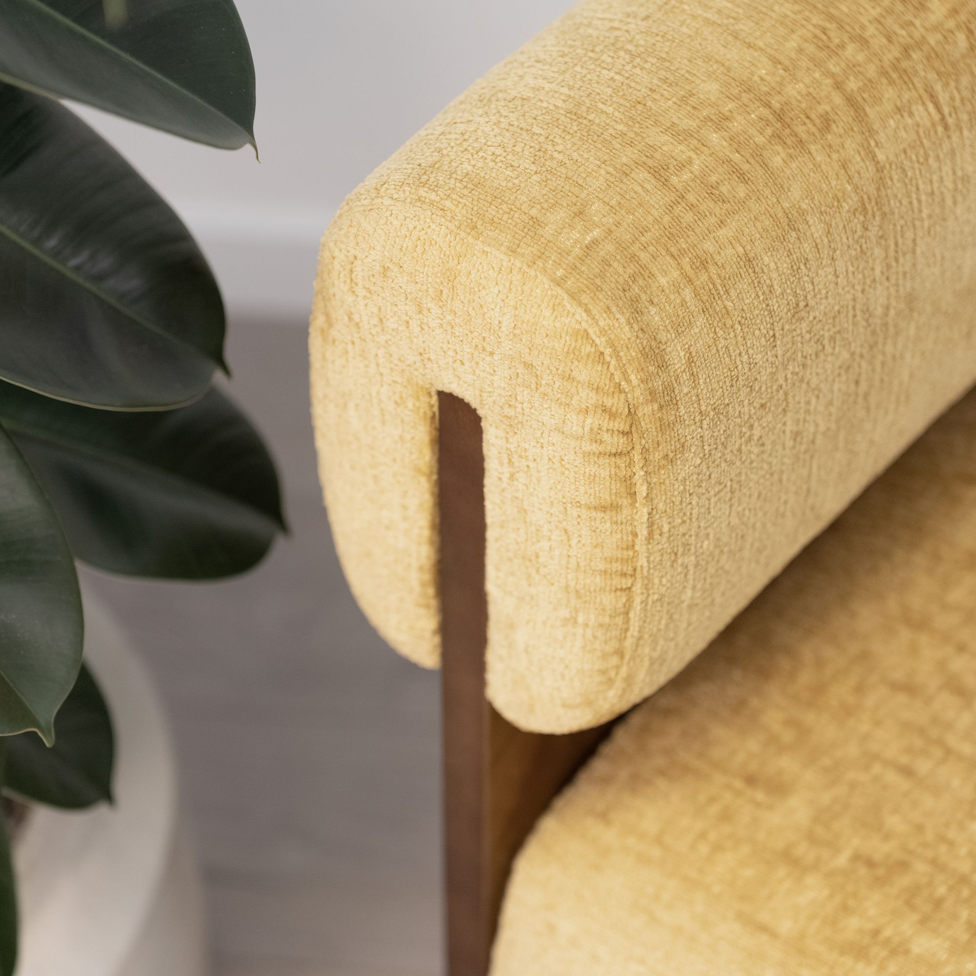 Skandinavischer Sessel Leah Senfgelb – Massivholz Birke, gemütlich & nachhaltig Skandinavischer Sessel Leah Senfgelb – Massivholz Birke, gemütlich & nachhaltig