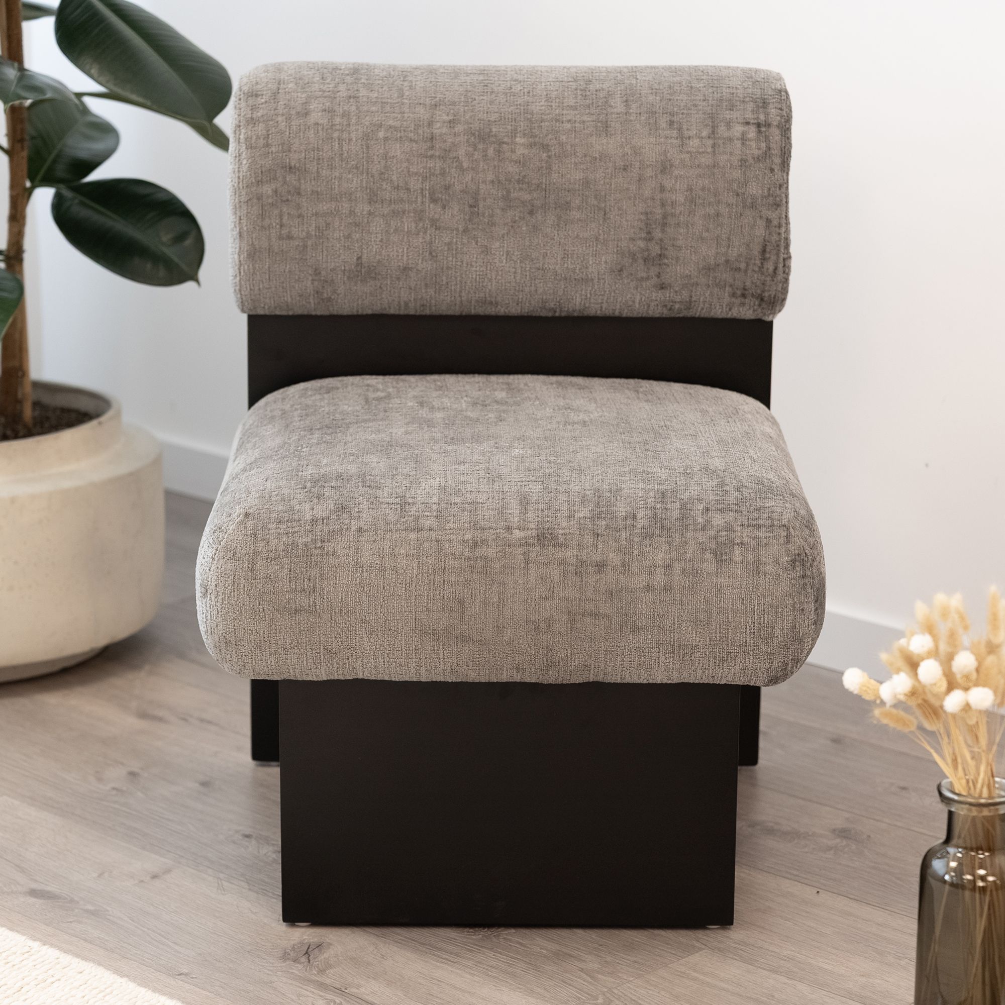 Skandinavischer Sessel Leah Grau – Massivholz Birke, gemütlich & nachhaltig Skandinavischer Sessel Leah Grau – Massivholz Birke, gemütlich & nachhaltig