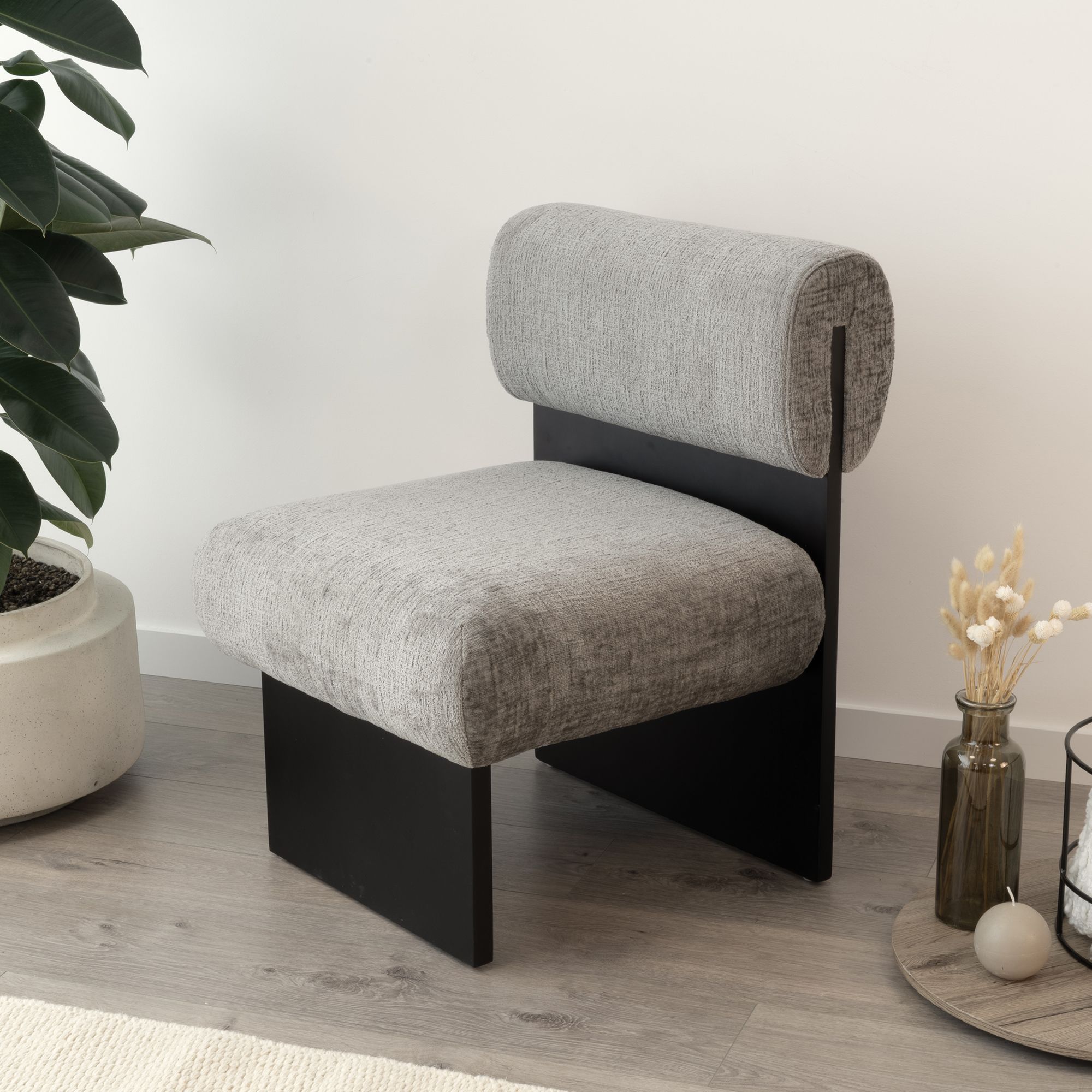 Skandinavischer Sessel Leah Grau – Massivholz Birke, gemütlich & nachhaltig