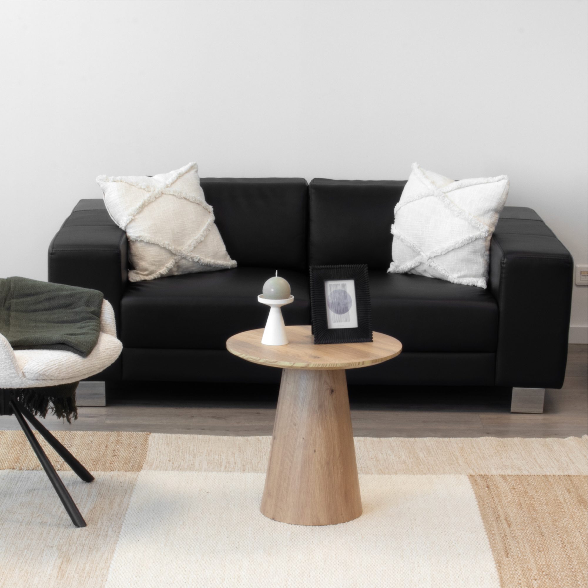 Beistelltisch SYLVIA mit Melaminplatte und stabiler Struktur aus Holzverbundmaterial