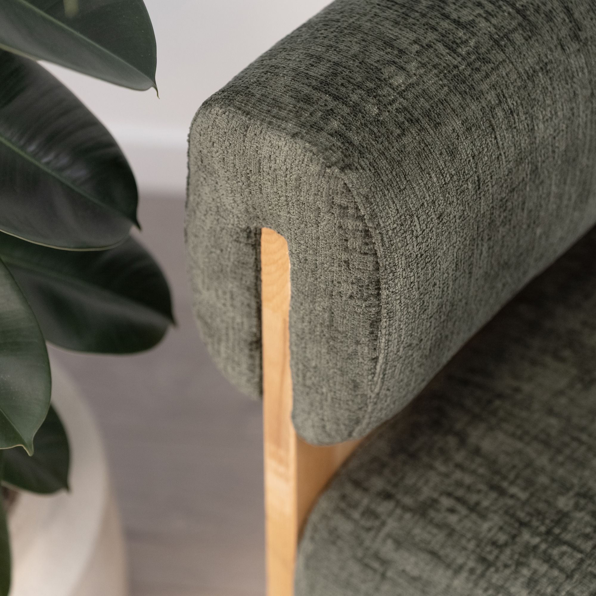 Skandinavischer Sessel Leah Olivgrün – Massivholz Birke, gemütlich & nachhaltig Skandinavischer Sessel Leah Olivgrün – Massivholz Birke, gemütlich & nachhaltig