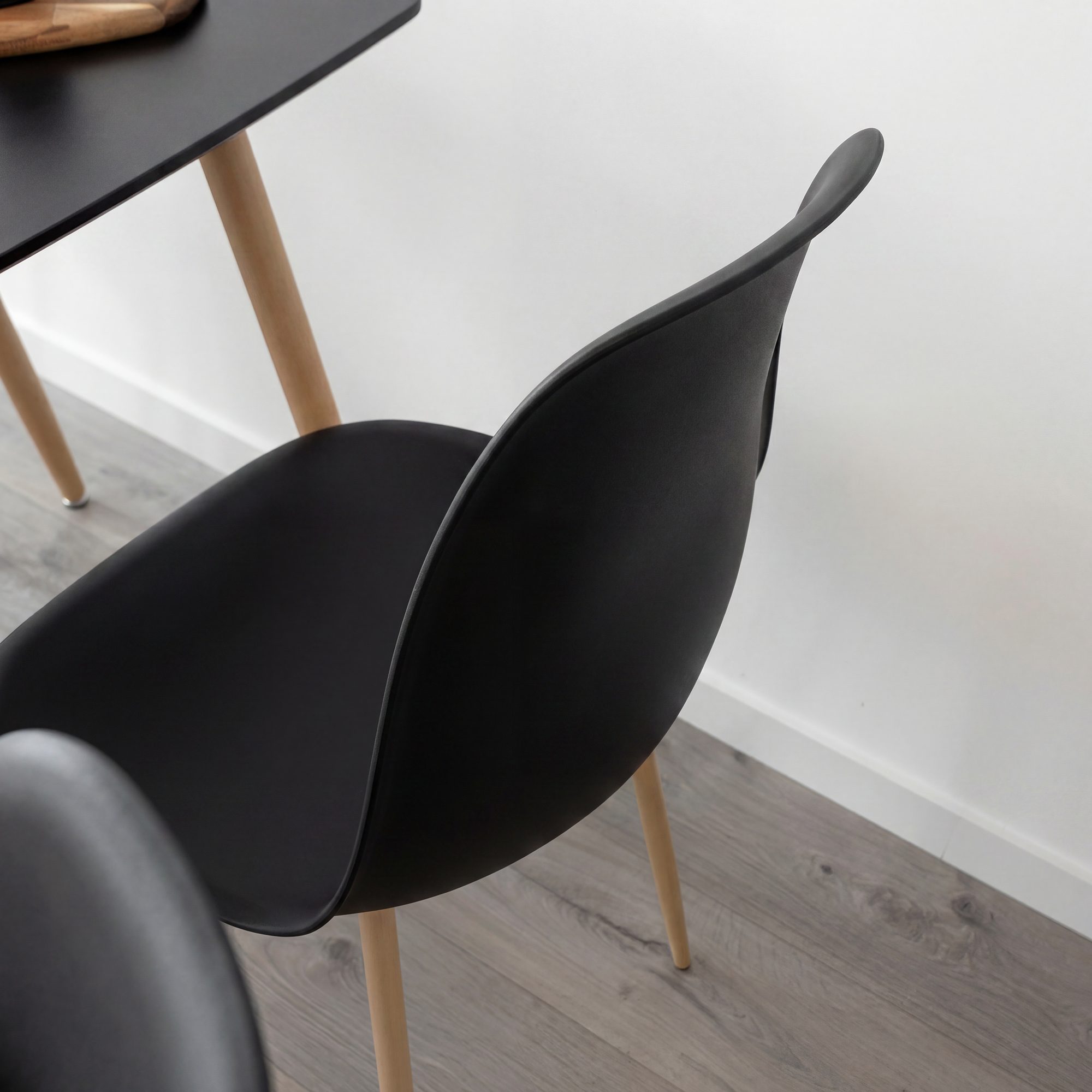 Esszimmerstuhl Hemans Schwarz (4er-Set): Hochlehner mit eleganter Holzoptik und robusten Metallbeinen