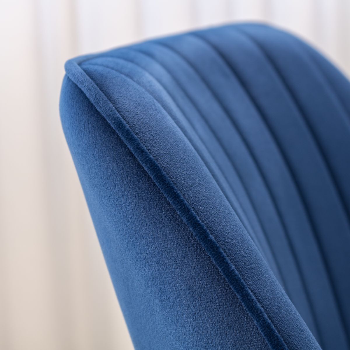 Esszimmerstuhl Wohnzimmerstuhl Dahlia Blau aus Kunstleder Living – Dining Chair Room Chair Dahlia Blue in Velvet