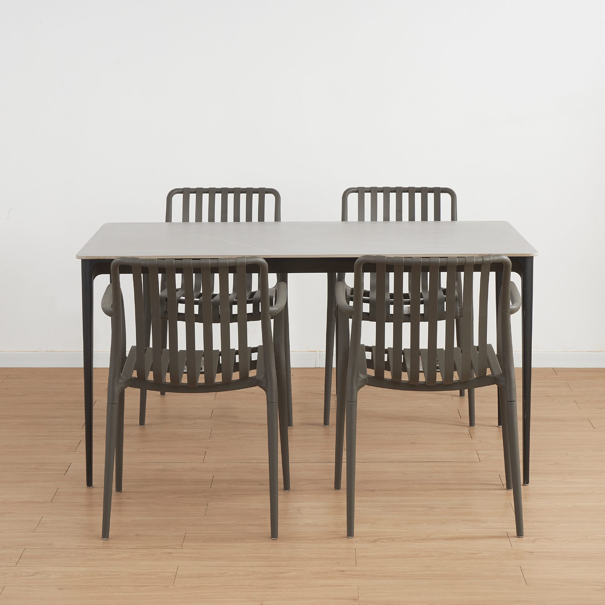 Set Ruth + Wendy | Essgruppe mit Tisch und Stühlen für Innen- und Außenbereiche