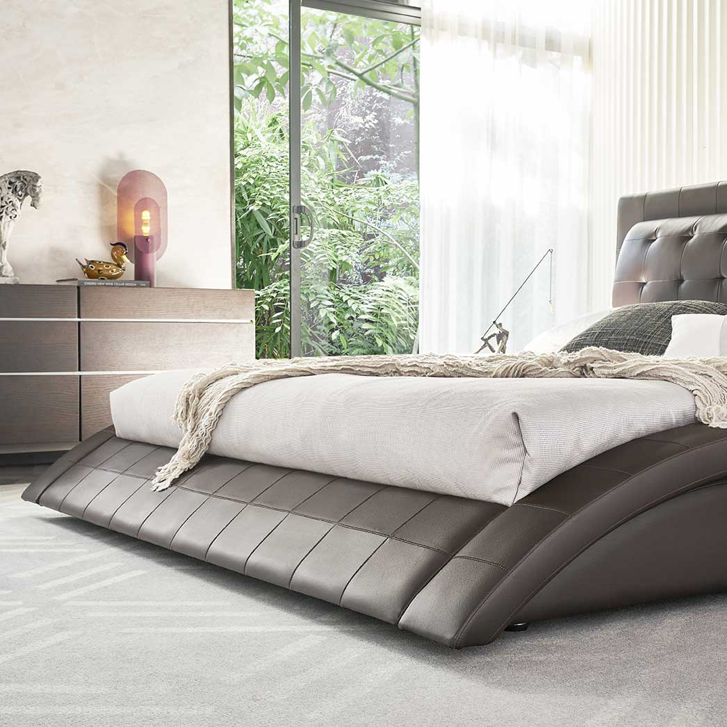 Polsterbett St. Tropez in braun mit Lederknöpfen 140x200 cm Design Upholstered Bed St. Tropez in Brown with Leather Buttons