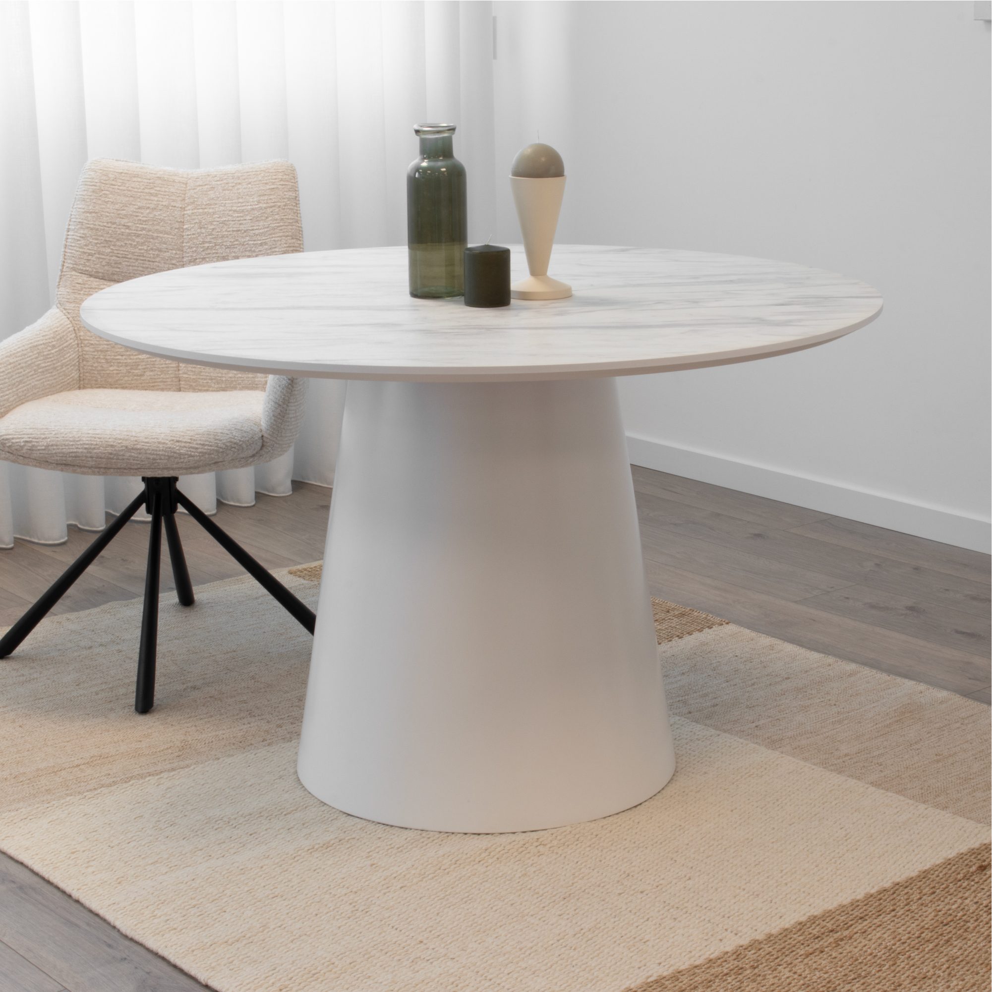 Esstisch SYLVIA | Tischplatte aus Melamin mit stabiler Struktur aus Holzverbundmaterial