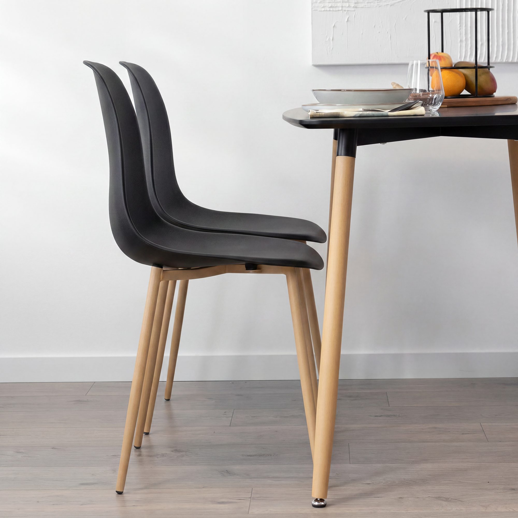 Esstisch Felicia Schwarz mit Metallbeine in Holzoptik, rutschfeste Füße, leichter Aufbau