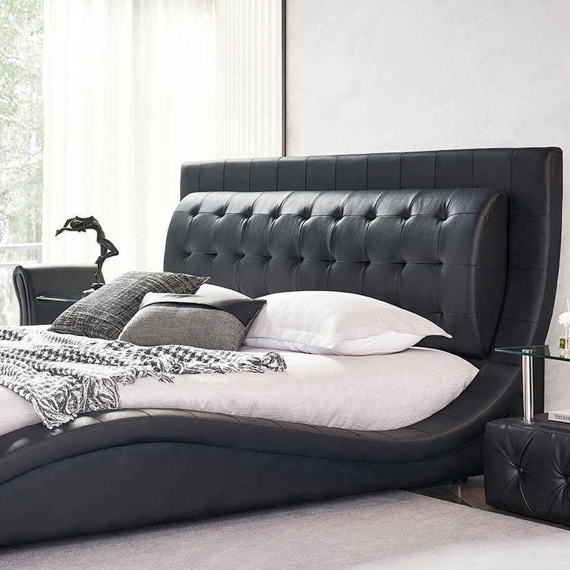 Polsterbett St. Tropez 140x200 cm in schwarz mit Lederknöpfen Polsterbett St. Tropez 200x200 cm in schwarz mit Lederknöpfen