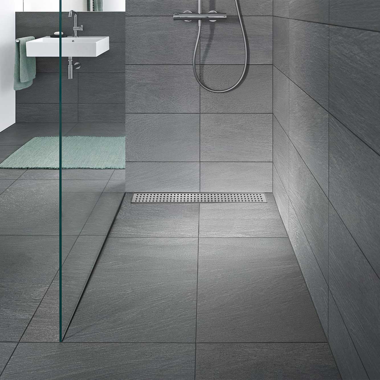 Duschrinne R7 aus Edelstahl für flache Installation mit Quadratmuster Duschrinne R7 aus Edelstahl für flache Installation mit Quadratmuster