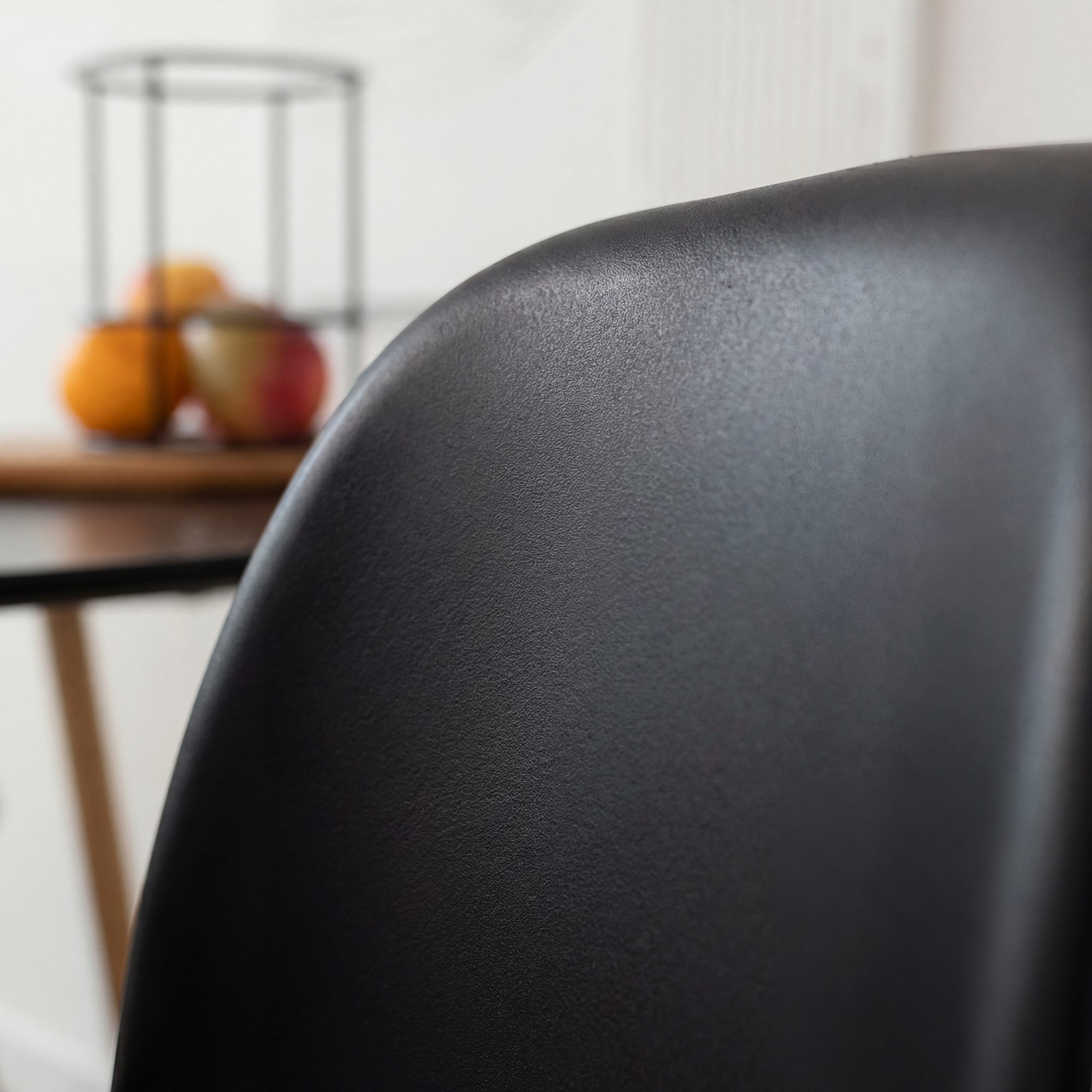 Esszimmerstuhl Hemans Schwarz (4er-Set): Hochlehner mit eleganter Holzoptik und robusten Metallbeinen