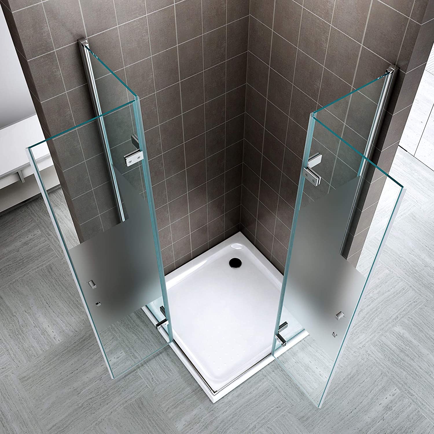 Eckeinstieg Matilde mit Falttüren aus teilsatiniertem ESG Sicherheitsglas Corner entry Matilde with folding doors made of partially frosted ESG safety glass.