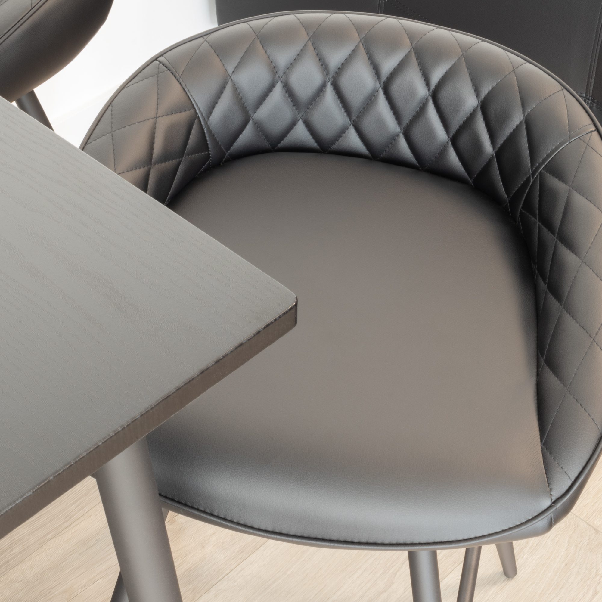 Set Tisch Edward + 4 Stühle Pollok in Schwarz mit edler Lederoptik