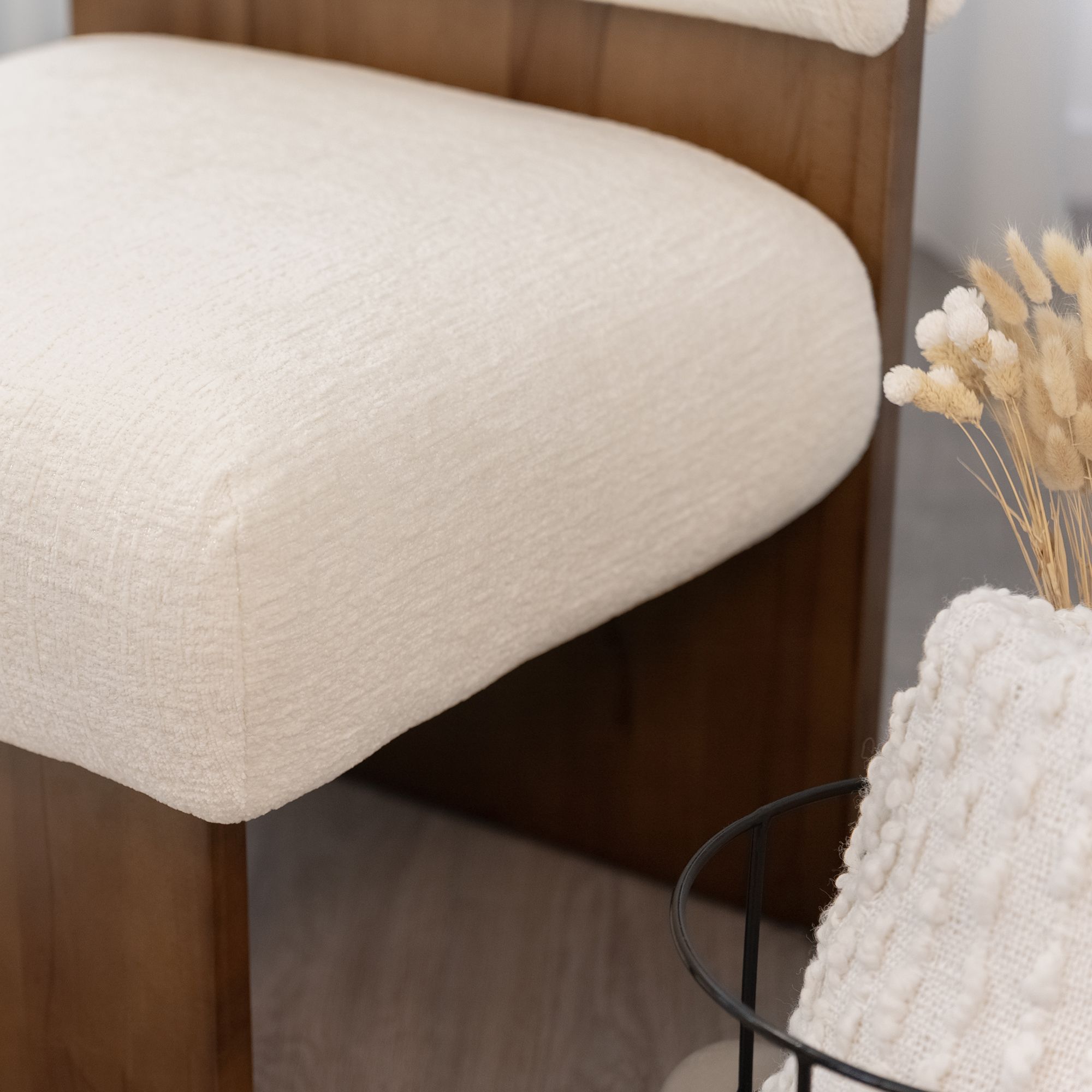 Skandinavischer Sessel Leah Beige – Massivholz Birke, gemütlich & nachhaltig Skandinavischer Sessel Leah Beige – Massivholz Birke, gemütlich & nachhaltig