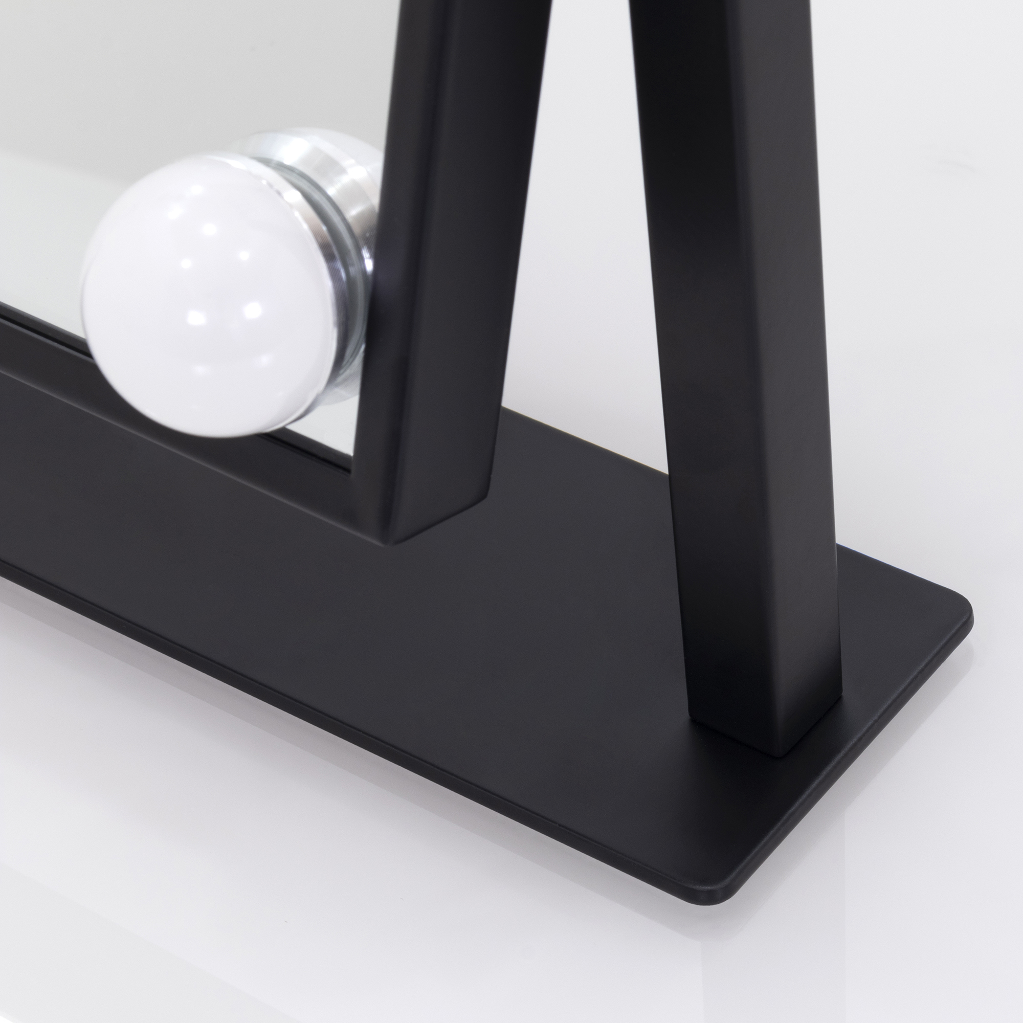 Schminkspiegel Bulb TINY mit 9 dimmbaren LED-Lampen Schwarz Schminkspiegel Bulb TINY mit 9 dimmbaren LED-Lampen Schwarz