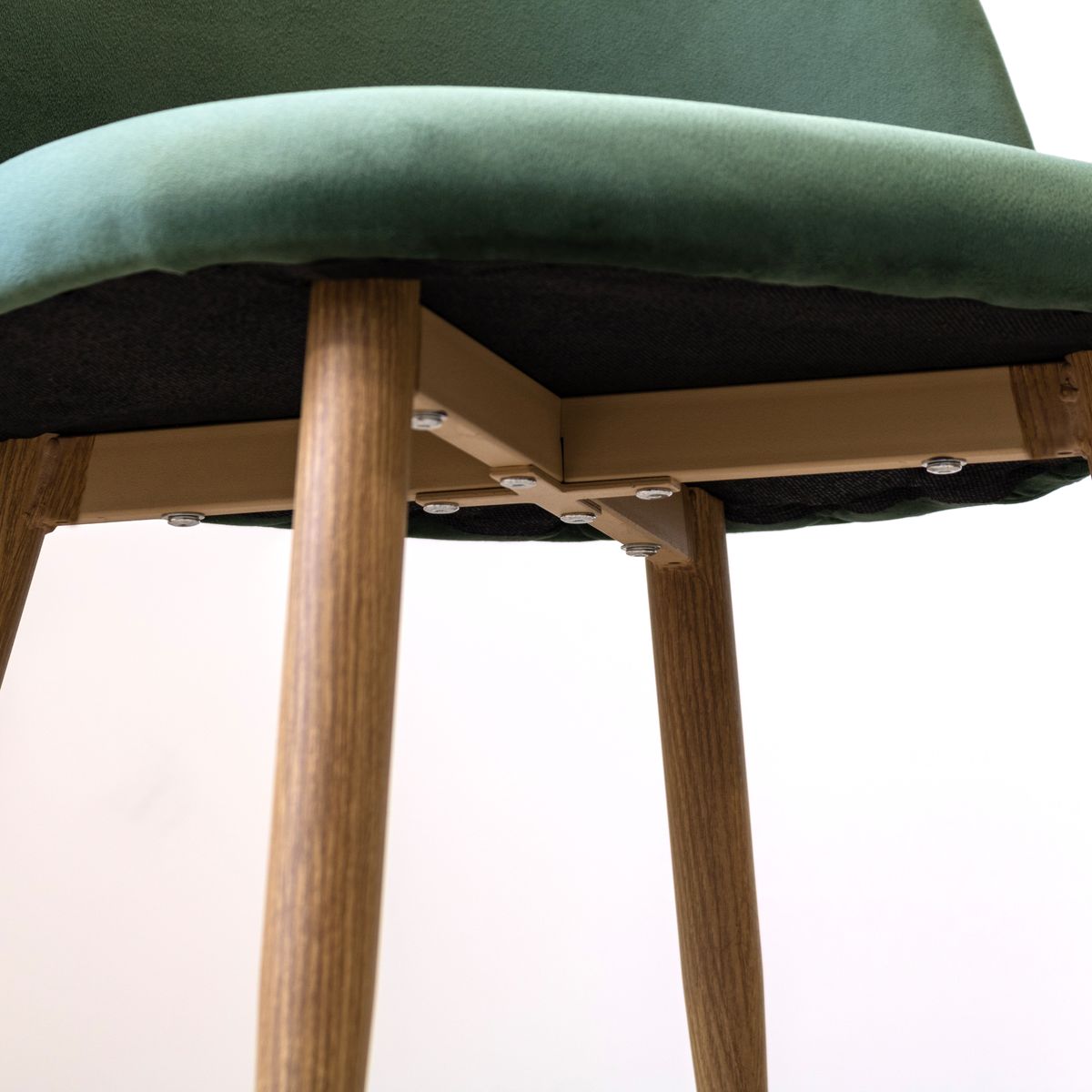 Esszimmerstuhl Wohnzimmerstuhl Bellamy Grün-Holz aus Samt Velour