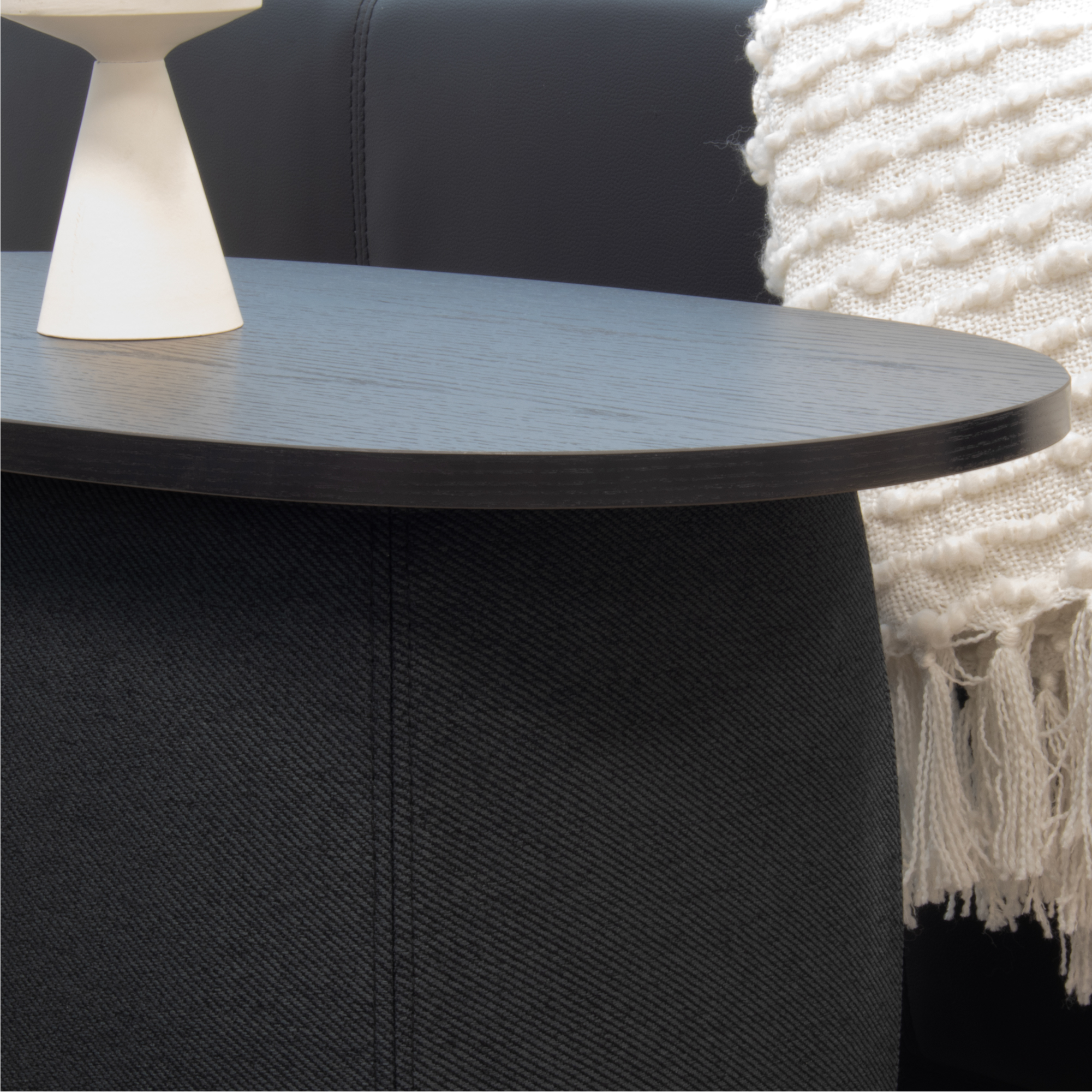 Nisami – 2er-Set Couchtische – flexibel kombinierbare Satztische mit schwarzem Stoffbezug und Holzdekor in Schwarz