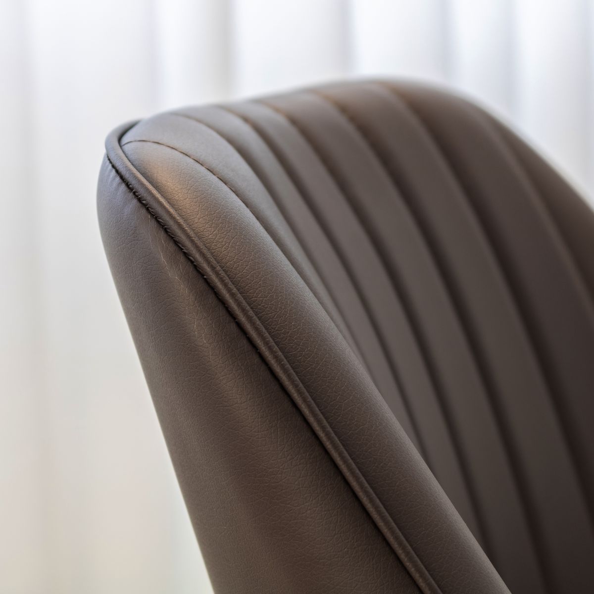 Esszimmerstuhl Wohnzimmerstuhl Dahlia Braun aus Kunstleder 2 Stühle Esszimmerstuhl Wohnzimmerstuhl Dahlia Braun aus Kunstleder