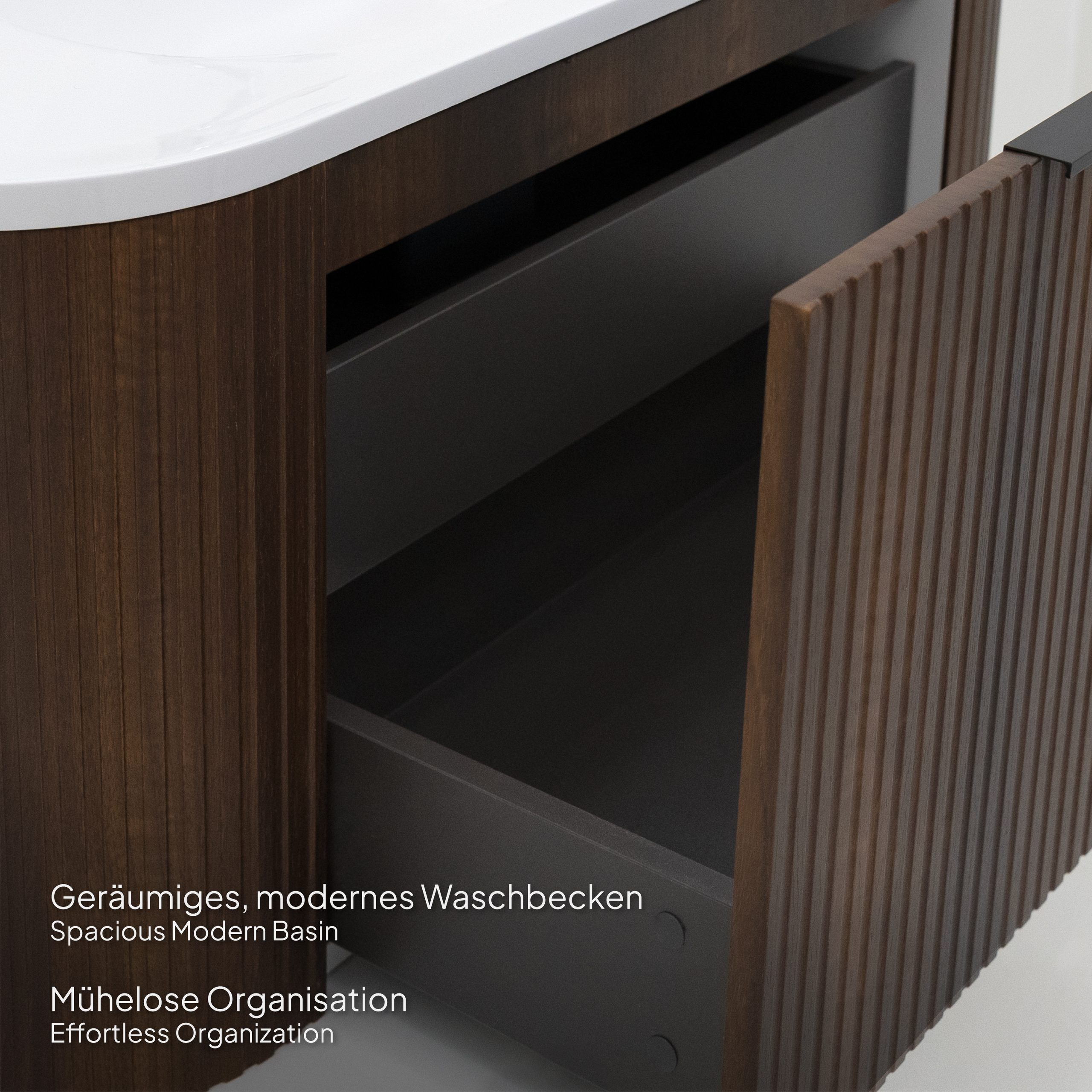 Badmöbel-Set Maia Plus, wandhängend, mit lamellenförmigem Nussbaumdekor, Mineralguss-Waschtisch und LED-Spiegel mit Antibeschlag Badmöbel-Set Maia Plus, wandhängend, mit lamellenförmigem Nussbaumdekor, Mineralguss-Waschtisch und LED-Spiegel mit Antibeschlag