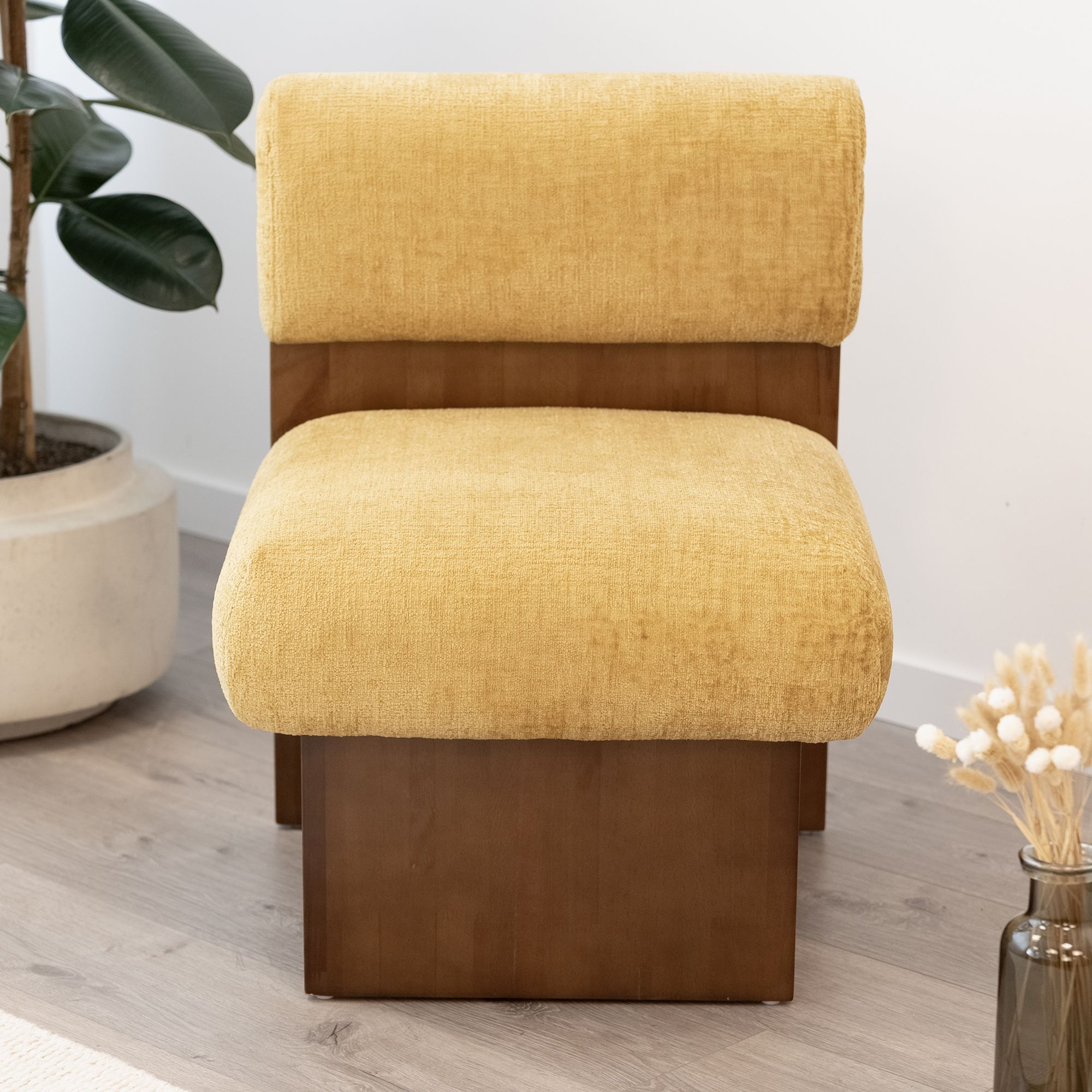 Skandinavischer Sessel Leah Senfgelb – Massivholz Birke, gemütlich & nachhaltig Skandinavischer Sessel Leah Senfgelb – Massivholz Birke, gemütlich & nachhaltig