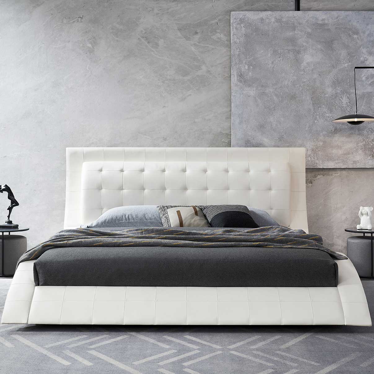 Design Polsterbett St. Tropez in Weiß mit Lederknöpfen Doppelbett – Design Polsterbett St. Tropez in Weiß mit Lederknöpfen