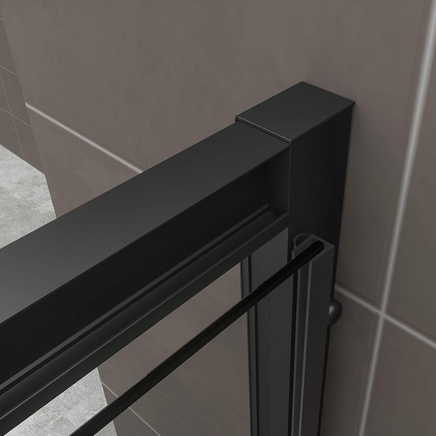 Fronteinstieg Isadora mit Klapptür und schwarzen Profilen aus ESG Sicherheitsglas