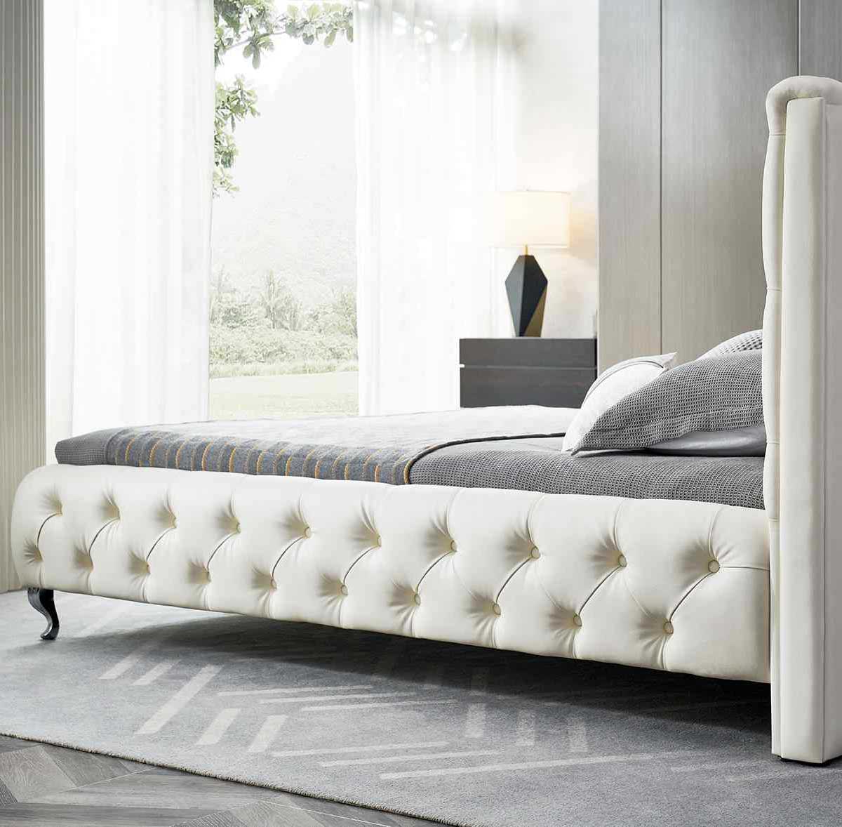 Design Polsterbett Amour in Weiß mit Lederknöpfen