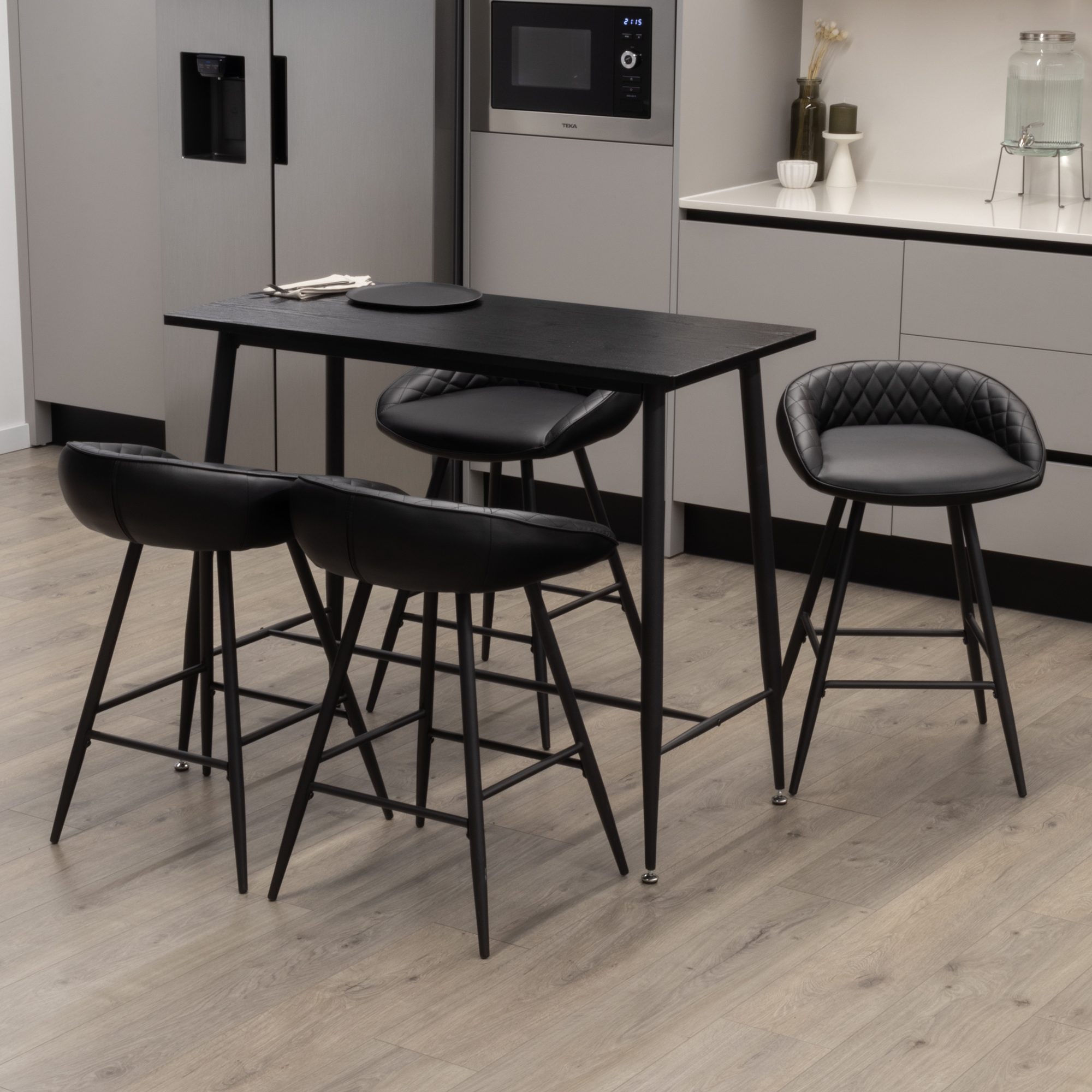 Set Tisch Edward + 4 Stühle Pollok in Schwarz mit edler Lederoptik