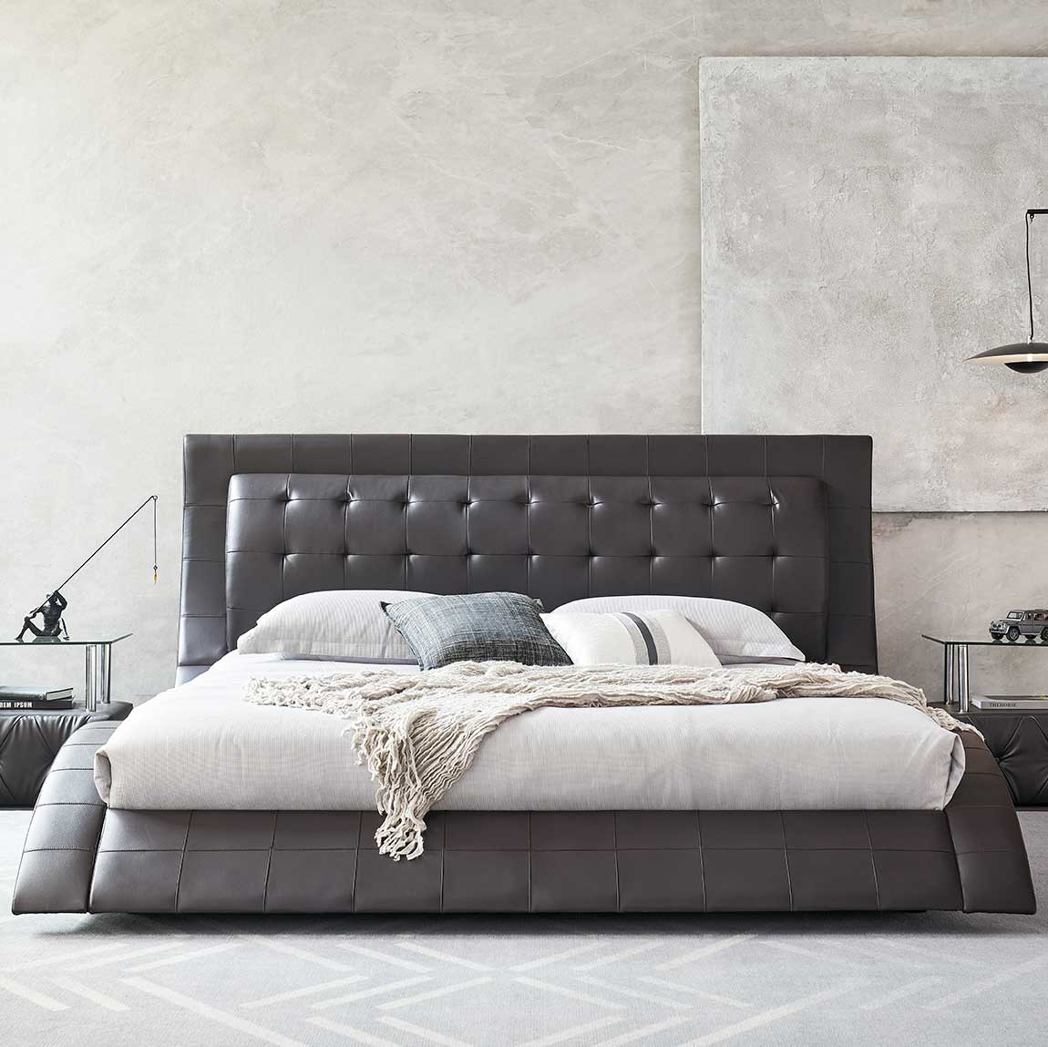 Polsterbett St. Tropez in braun mit Lederknöpfen 140x200 cm Design Upholstered Bed St. Tropez in Brown with Leather Buttons