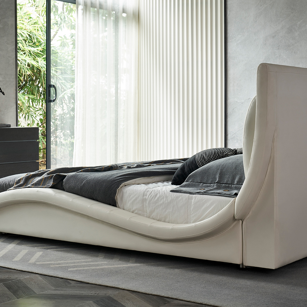 St. Tropez 180x200 Weiss MIT DIAMOND - 8.jpg Design Upholstered Bed St. Tropez in White with Crystals