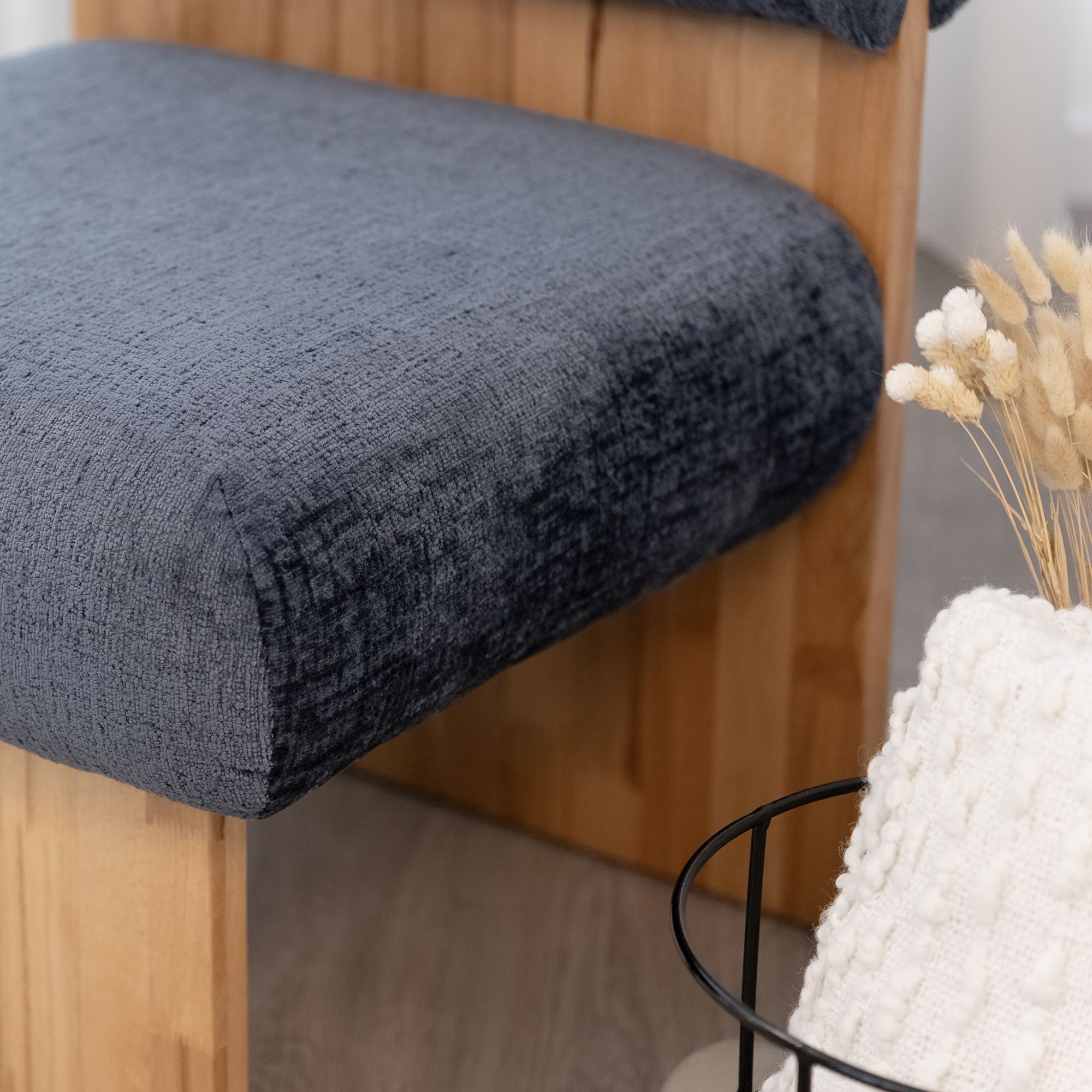 Skandinavischer Sessel Leah Stahlblau – Massivholz Birke, gemütlich & nachhaltig Skandinavischer Sessel Leah Stahlblau – Massivholz Birke, gemütlich & nachhaltig