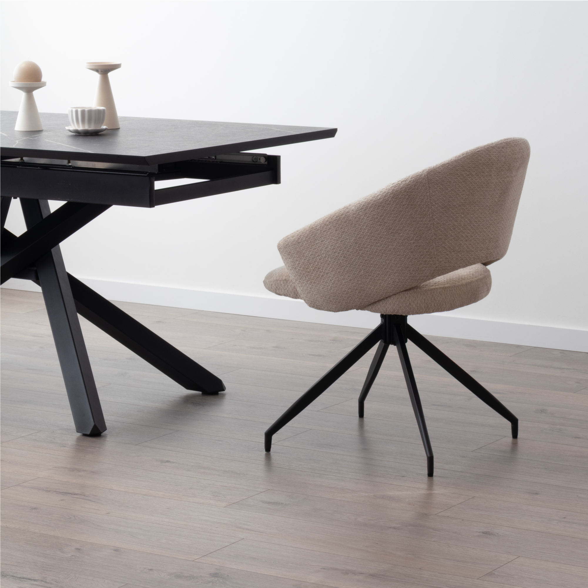 Esszimmer-Set JANE + TAYLOR | Ausziehbarer Tisch in schwarzer Marmoroptik mit 4 oder 6 drehbaren Polsterstühlen in Beige
