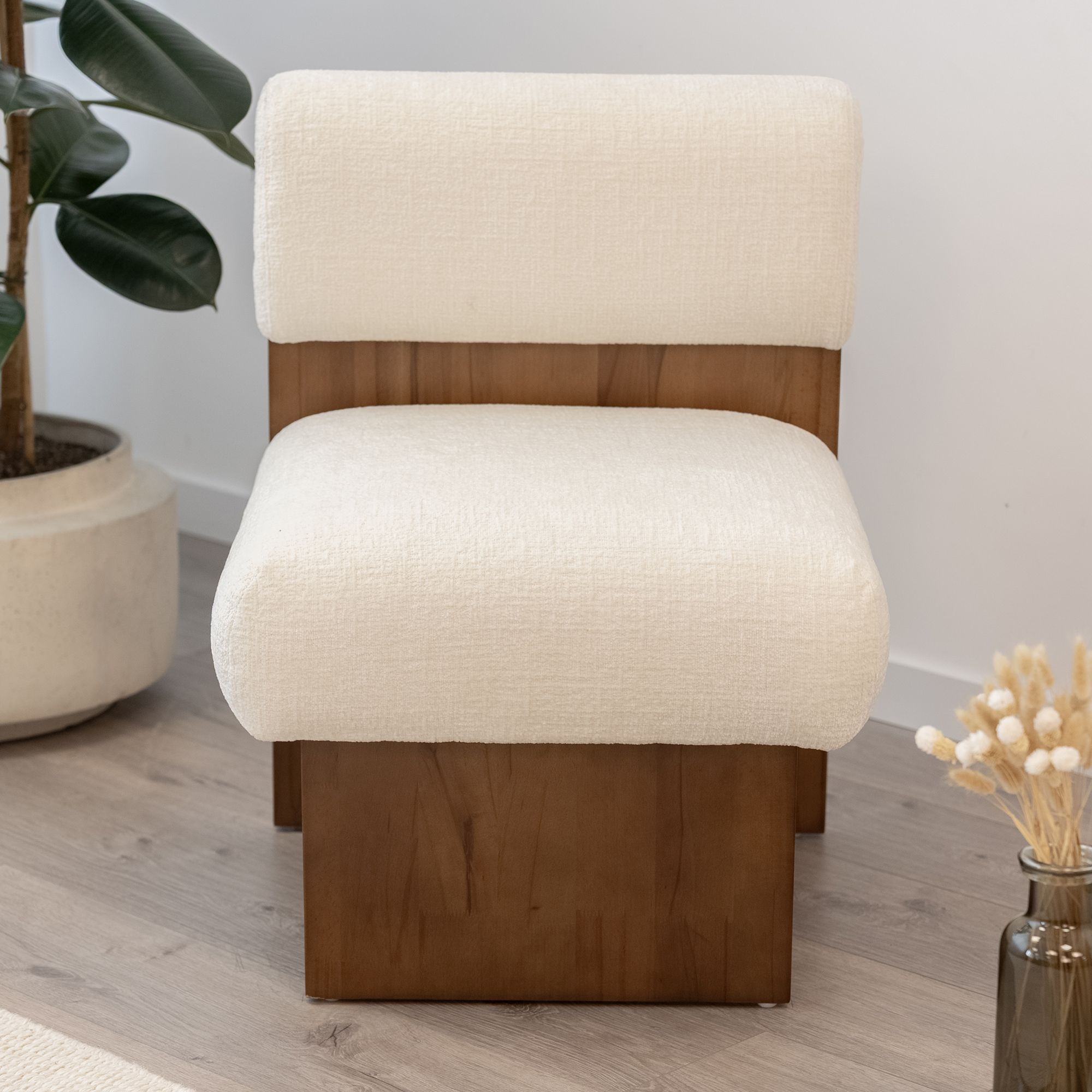 Skandinavischer Sessel Leah Beige – Massivholz Birke, gemütlich & nachhaltig Skandinavischer Sessel Leah Beige – Massivholz Birke, gemütlich & nachhaltig