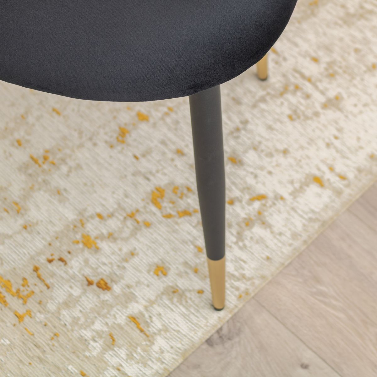 Esszimmerstuhl Wohnzimmerstuhl Bellamy Schwarz-Gold aus Samt Velour