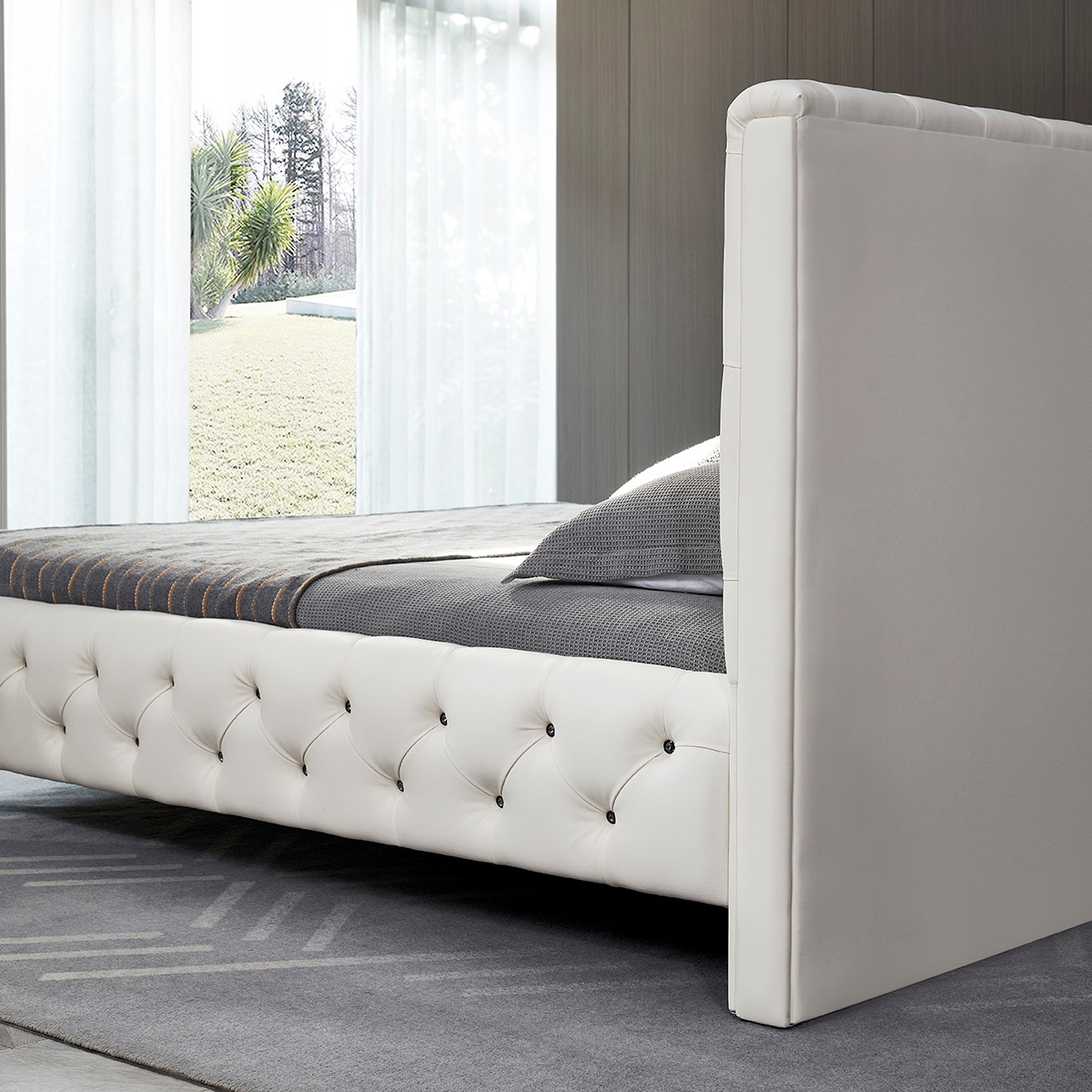 Design Polsterbett Amour in Weiß mit Kristallen 140x200 cm Amour – Design Upholstered Bed in White with Crystals